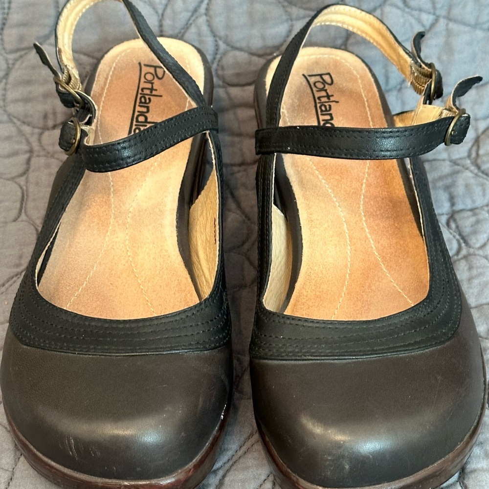 Portlandia clogs, brown, size 40